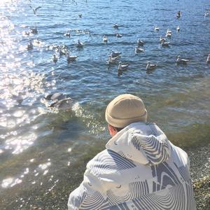 亲近相尾中妈妈和谁在一起了
